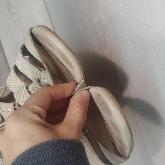 Ugg Australia Women Yasmin Snake Leather Ankle Zip Back Wedge Sandals shoes 7.5 - Picture 4 of 12